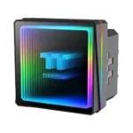 Thermaltake TH240 V3 ARGB, artimiausio kampo vaizdas su pumpu ir ventiliatoriumi