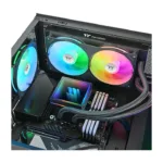 Thermaltake TH240 V3 ARGB, artimiausias vaizdas su kvadratiniu siurbliu