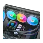 Thermaltake TH360 V3 ARGB, artimiausio kampo vaizdas su pumpu ir ventiliatoriais