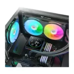 Thermaltake TH240-S V3 ARGB, artimiausio kampo vaizdas su skaidriu siurbliu