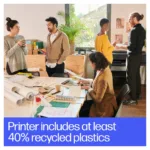 HP Designjet T850 spausdintuvas, matomas iš šono su atidarytu popieriaus padėklu