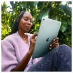 Apple iPad Air, 11 colių ekranas, matomas iš šono
