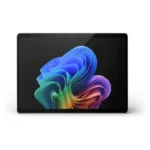 Microsoft Surface Pro 11 Copilot+ PC, matomas iš šono su atidarytu ekranu