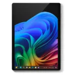 Microsoft Surface Pro 11 Copilot+ PC, matomas iš šono su atidarytu ekranu